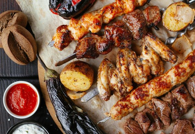 Gegrilltes Gemüse und Spieße